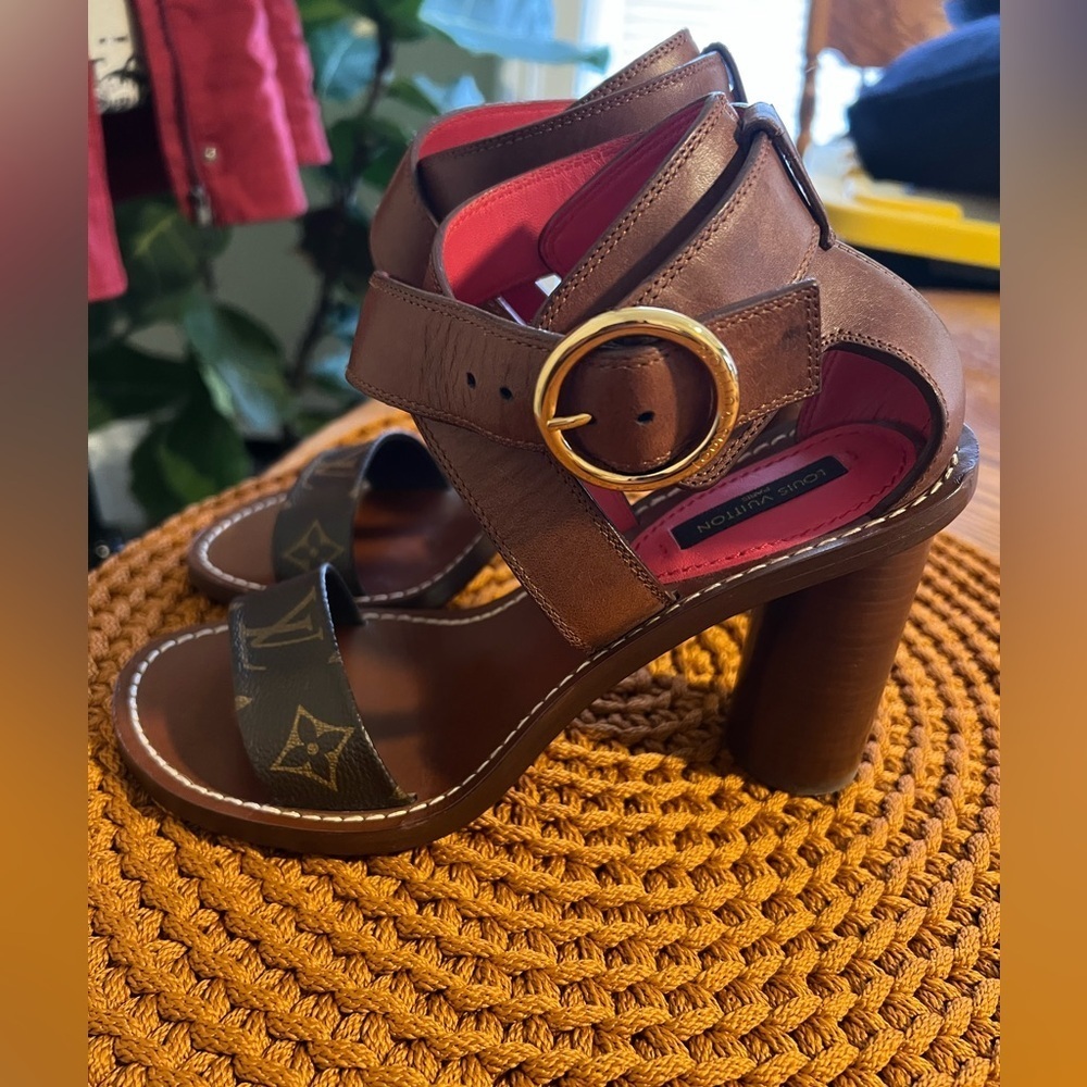 LOUIS VUITTON 
Calfskin Monogram Ocean Drive Heeled Sandals 37 Cognac - Picture 6 of 15